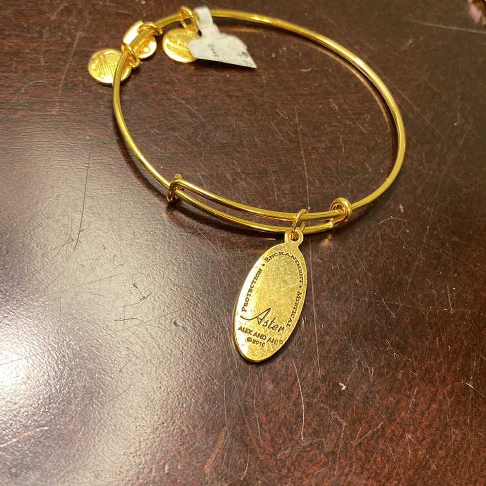 Bracelets (2) - Picture 4 of 10